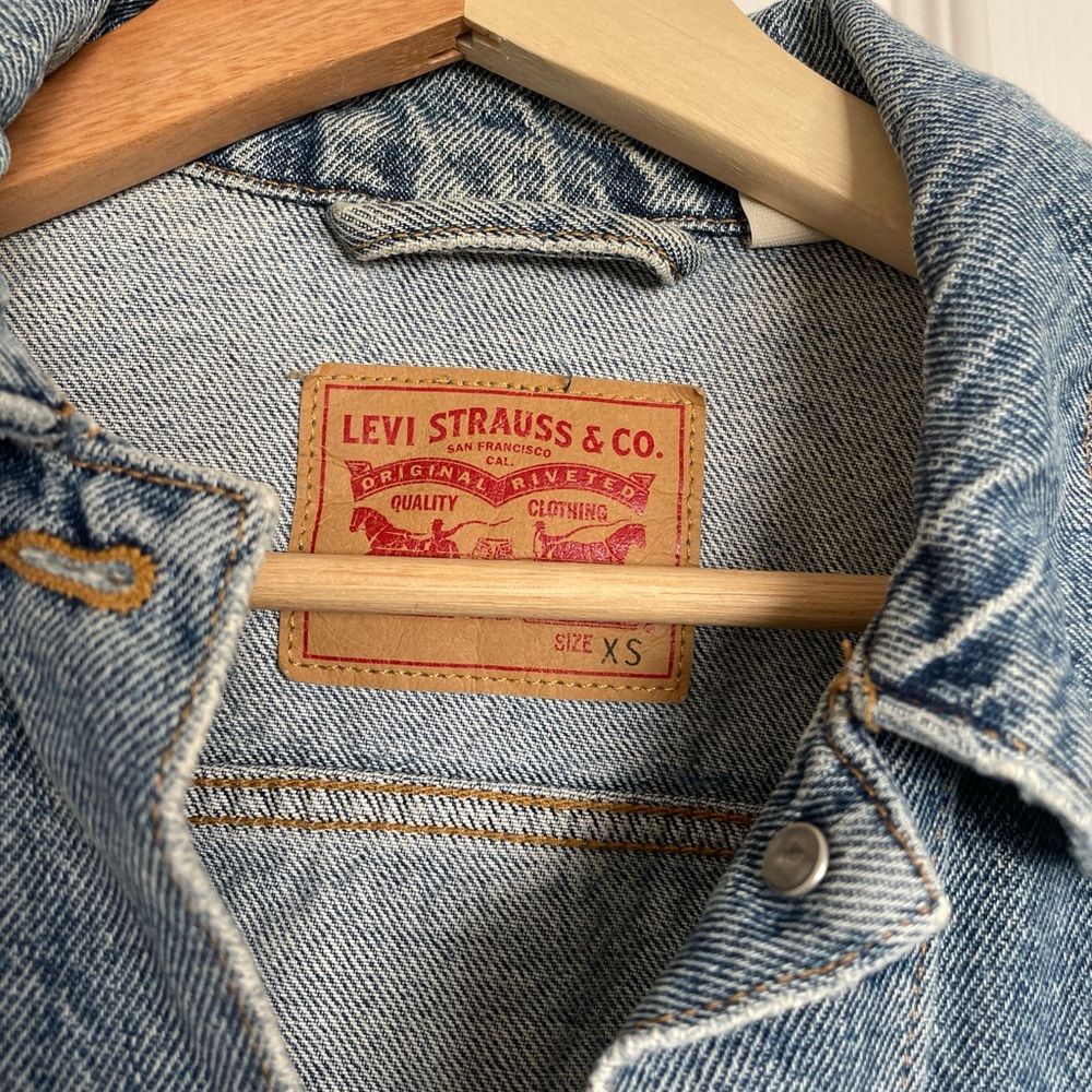 levi’s jean jacket - Picture 2 of 3